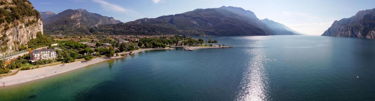 Hotel Baia Azzurra Torbole Sul Garda Esterno foto
