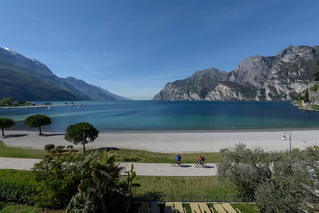 Hotel Baia Azzurra Torbole Sul Garda Esterno foto