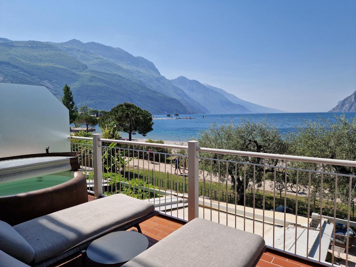 Hotel Baia Azzurra Torbole Sul Garda Esterno foto