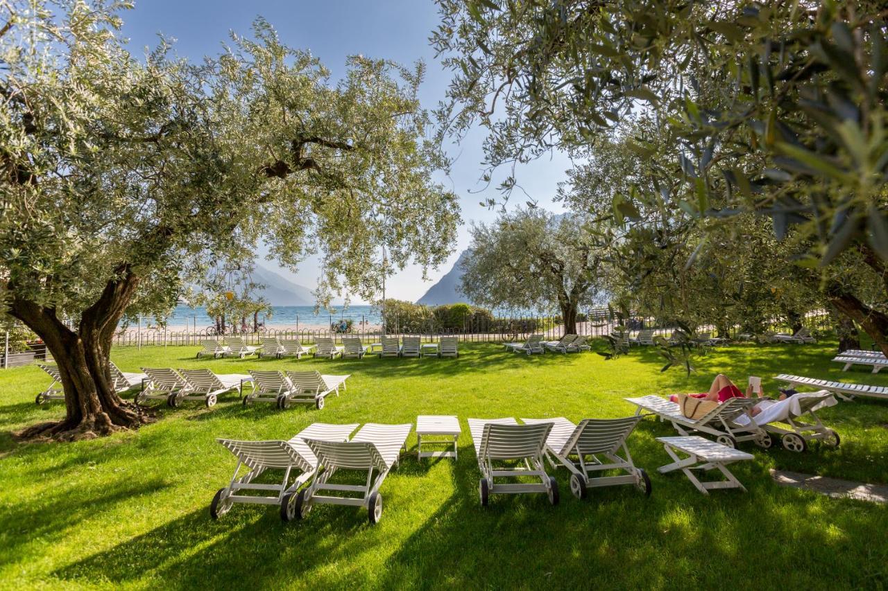 Hotel Baia Azzurra Torbole Sul Garda Esterno foto