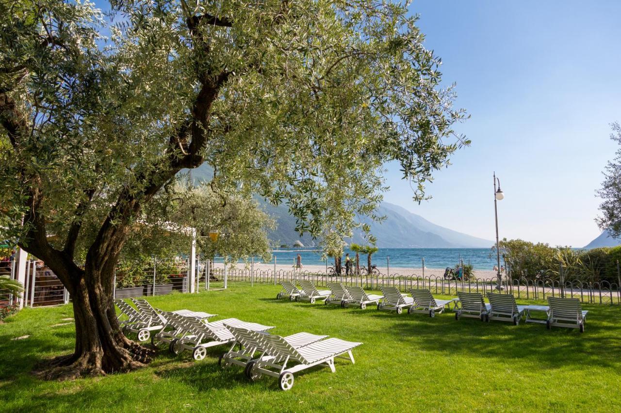 Hotel Baia Azzurra Torbole Sul Garda Esterno foto