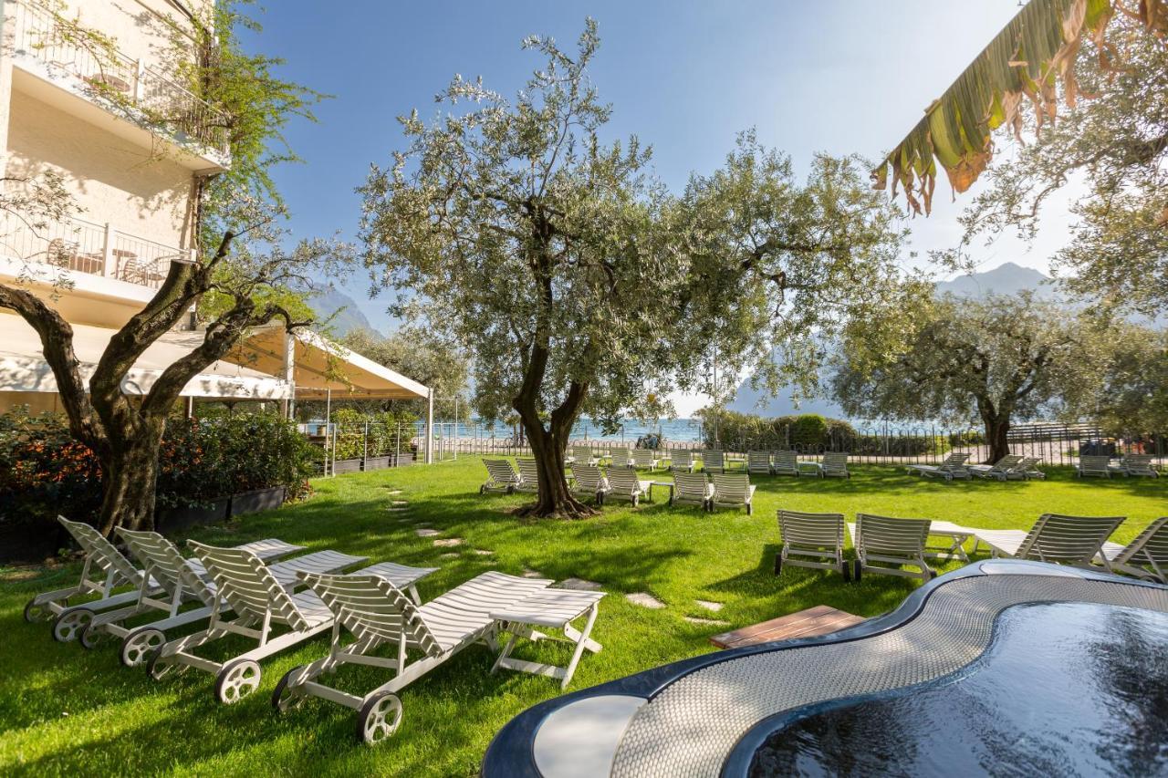 Hotel Baia Azzurra Torbole Sul Garda Esterno foto