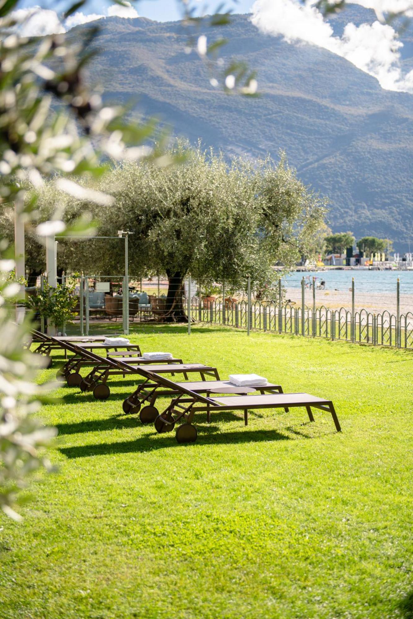 Hotel Baia Azzurra Torbole Sul Garda Esterno foto