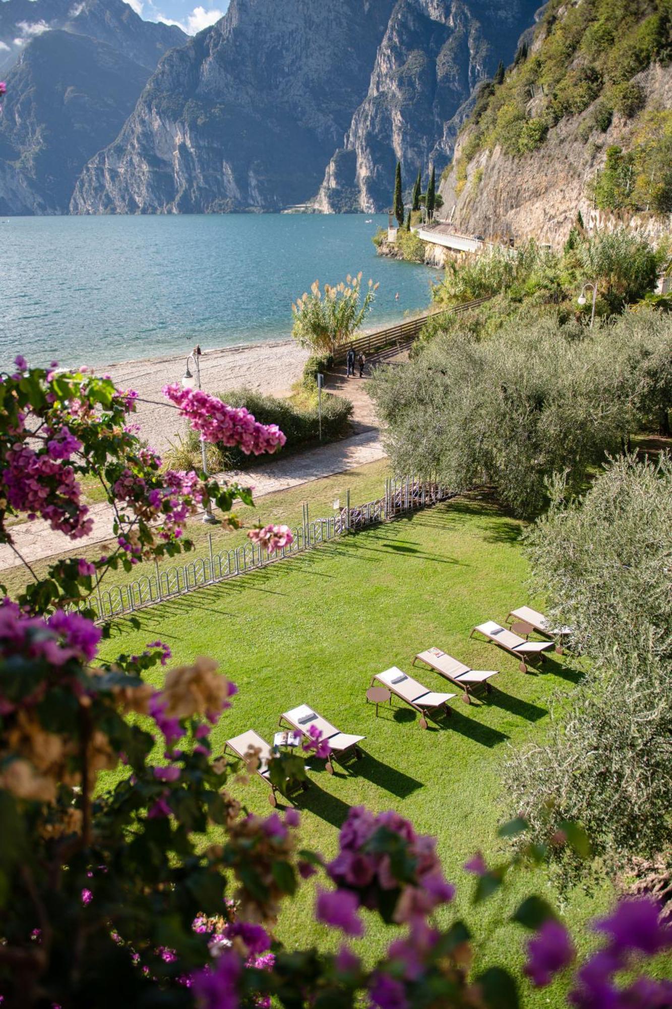 Hotel Baia Azzurra Torbole Sul Garda Esterno foto