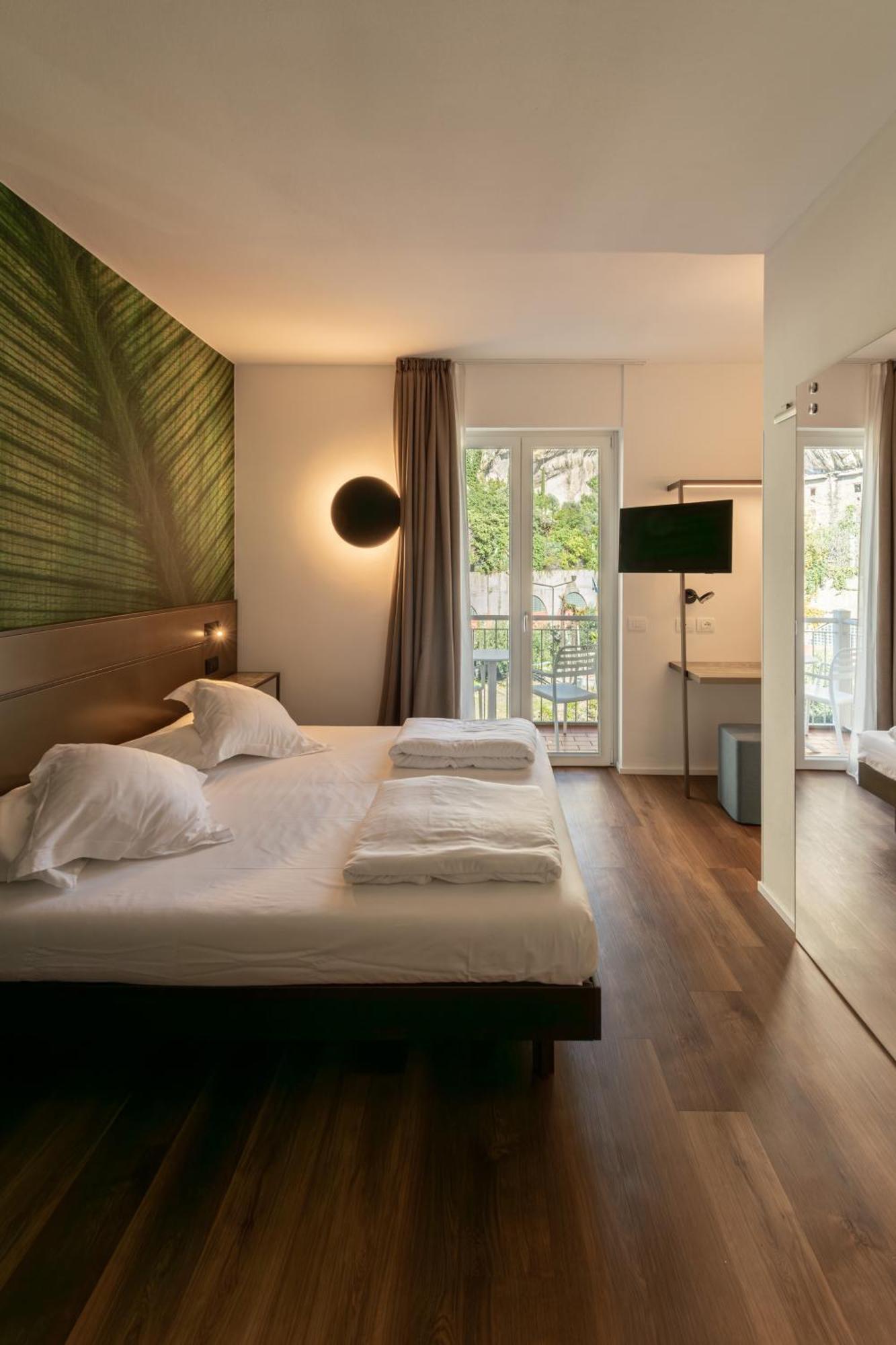 Hotel Baia Azzurra Torbole Sul Garda Esterno foto