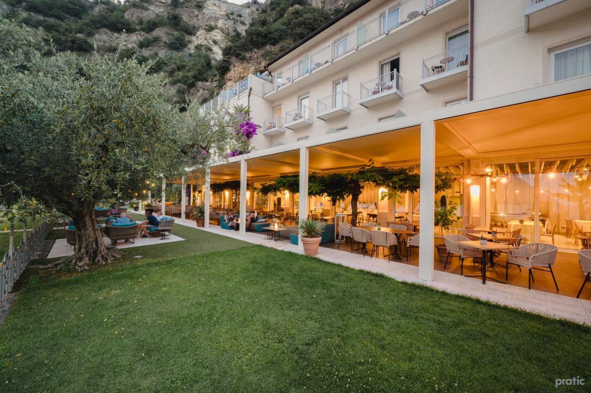 Hotel Baia Azzurra Torbole Sul Garda Esterno foto